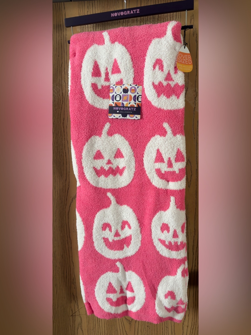 Pink & white pumpkin throw blanket